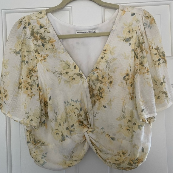 Abercrombie Cropped Flutter Sleeve Top - Picture 3 of 6